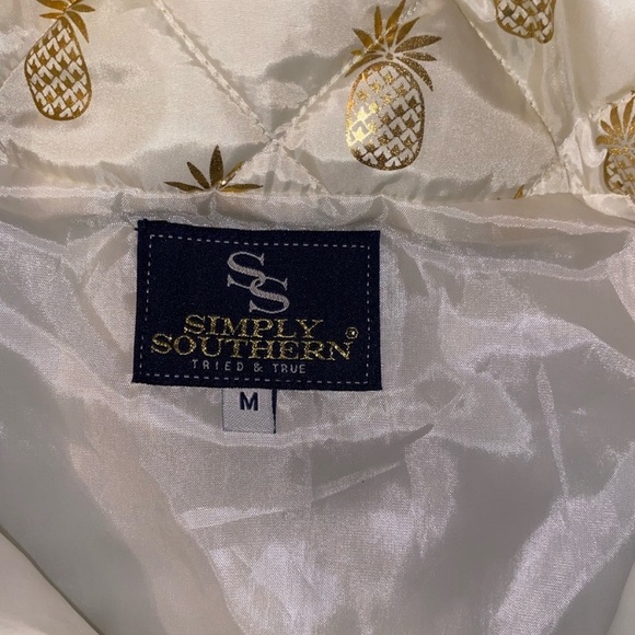 Simply Southern Gold and Cream Quilted Vest size medium - Picture 3 of 6